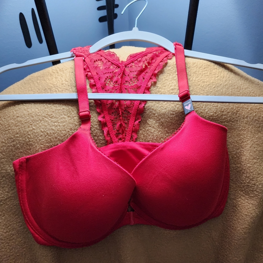 NWT Victoria Secret Bra with front  clasp